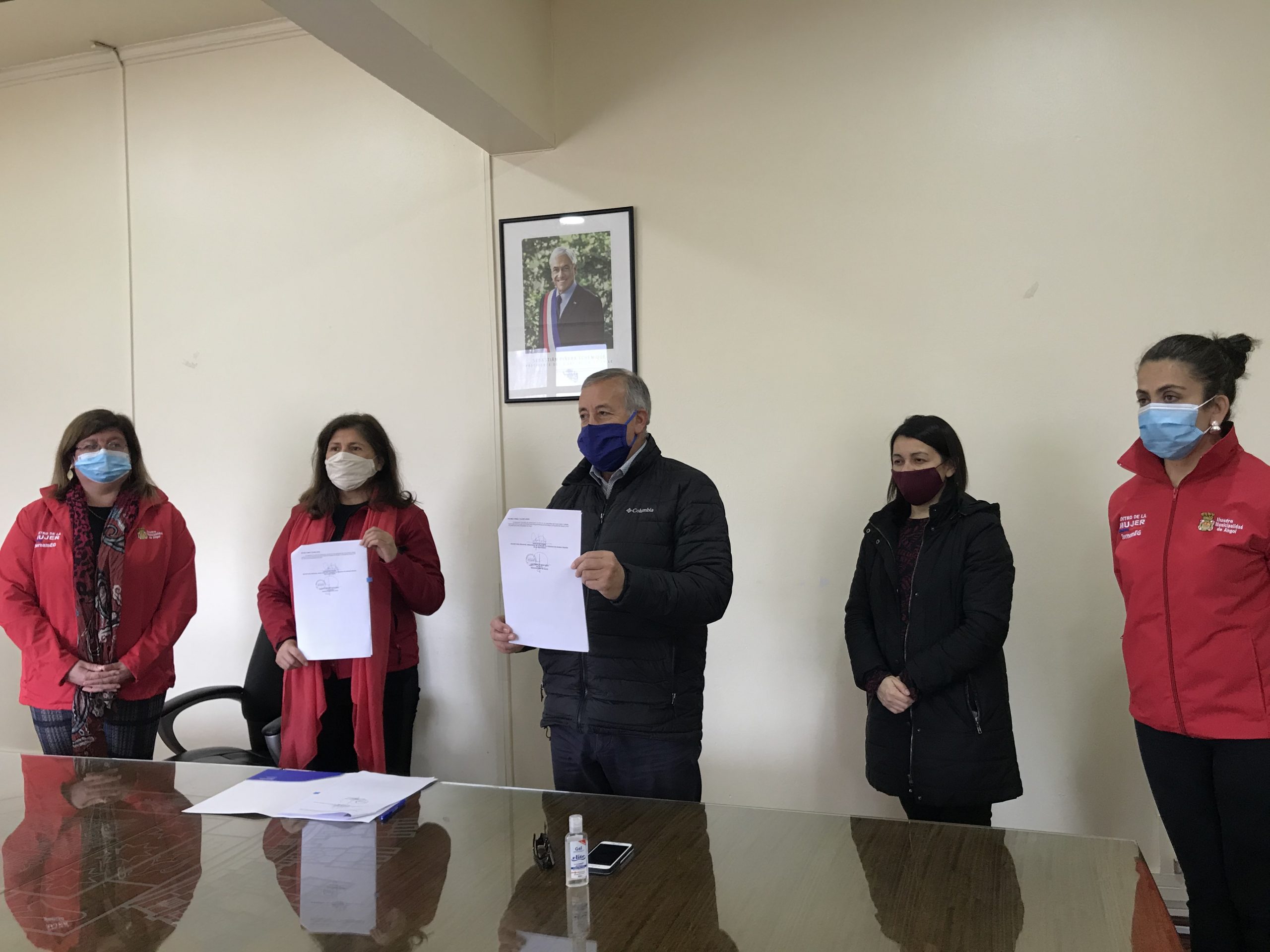 Municipalidad y Seremi de la Mujer firman convenio en beneficio de ...
